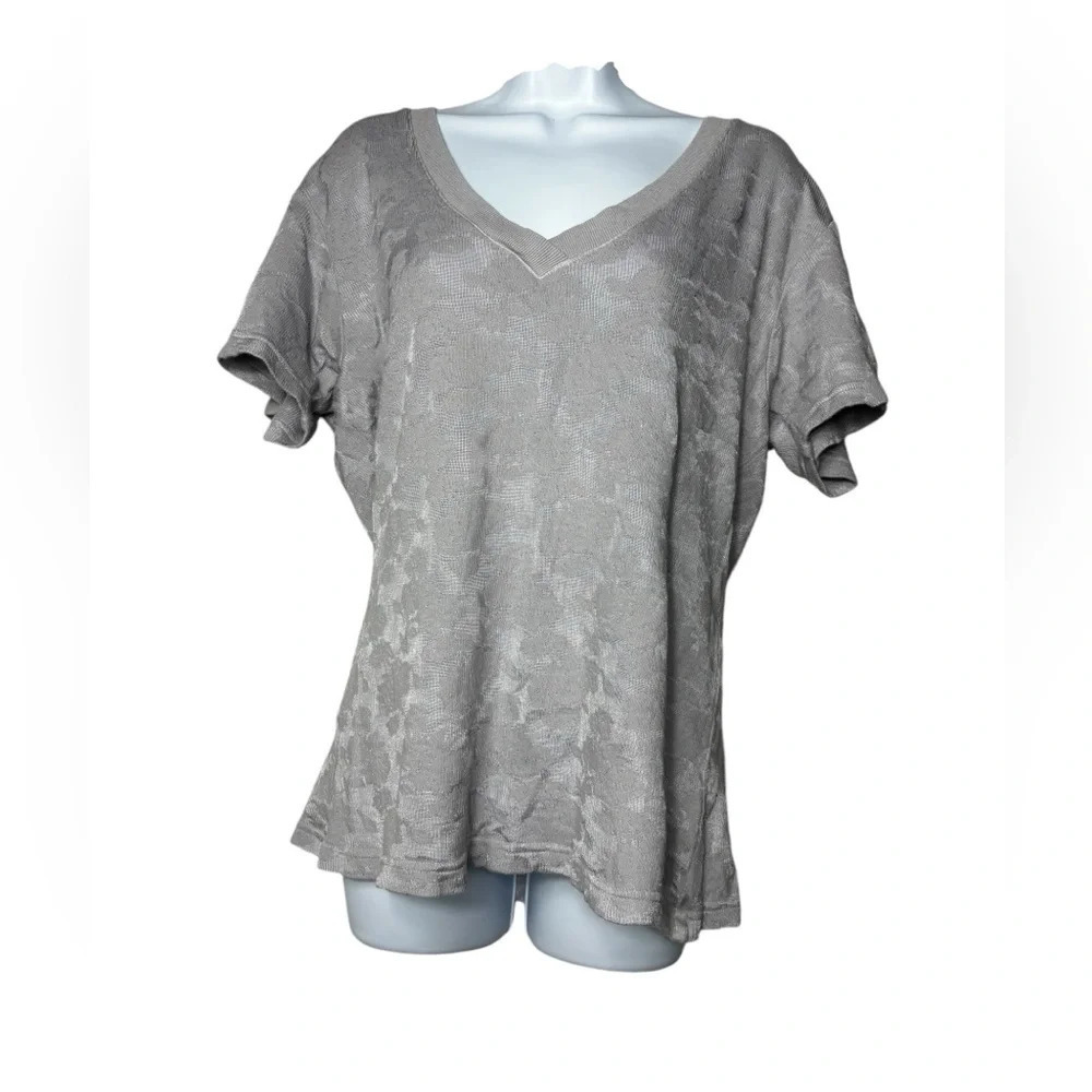 CP Shades Gray Floral Lace T-shirt V-Neck Blouse Size Medium